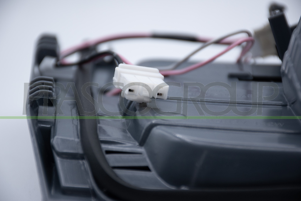RUECKLEUCHTE RECHTS-INNEN-OHNE FASSUNG-LED-VALEO TYP
