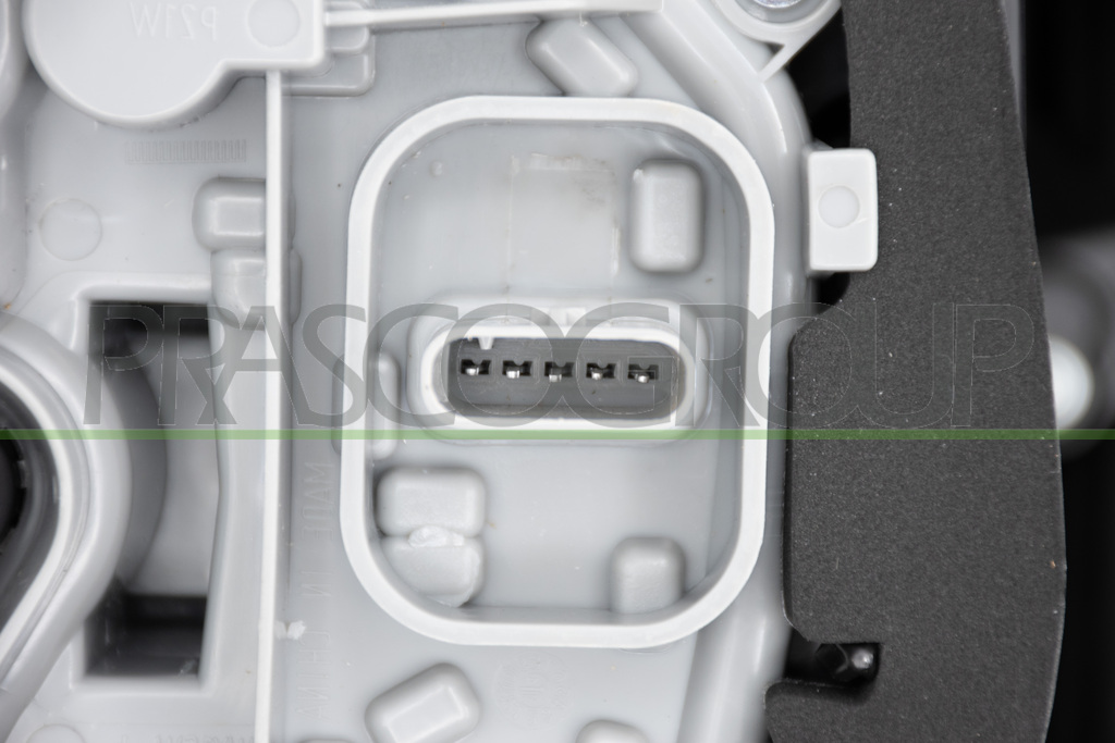 FANALE POSTERIORE DESTRO-SENZA PORTALAMPADA-CON CORNICE NERA-ARGENTO