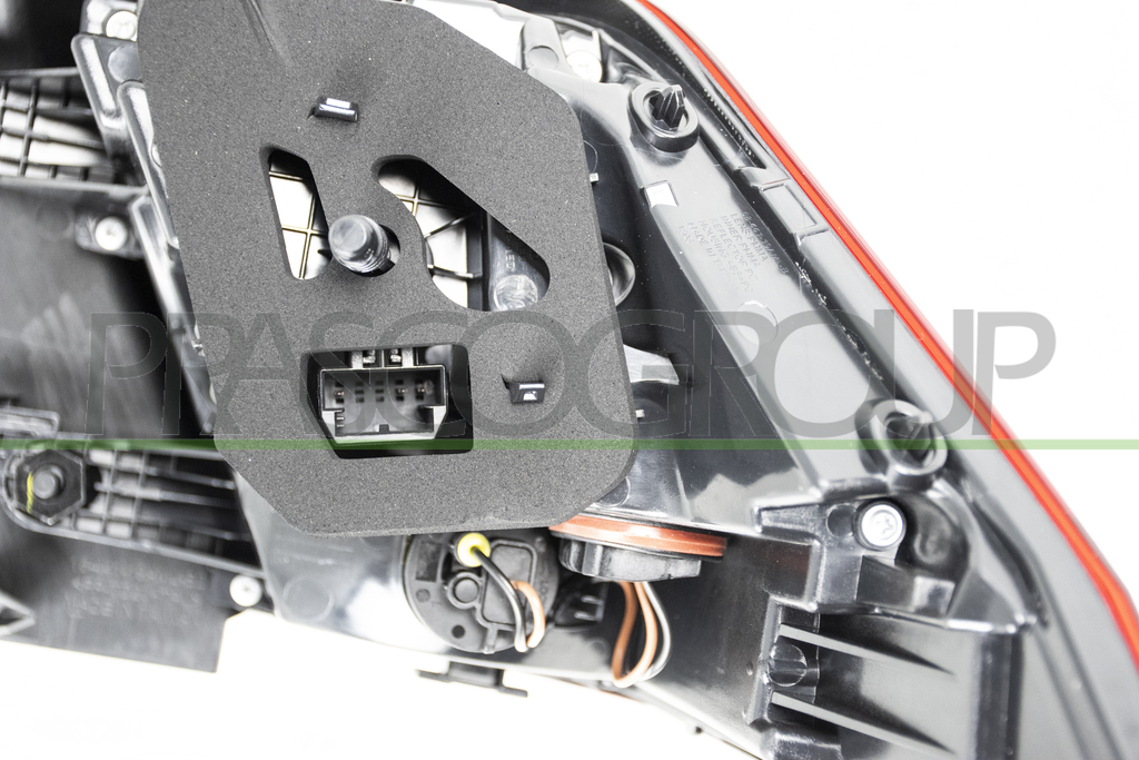 RUECKLEUCHTE LINKS-AUSSEN-MIT FASSUNG-LED
