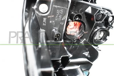 TAIL LAMP RIGHT-OUTER-WITHOUT BULB HOLDER